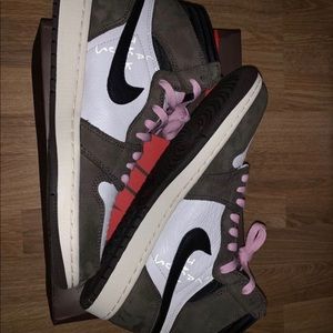 Travis Scott Jordan 1s